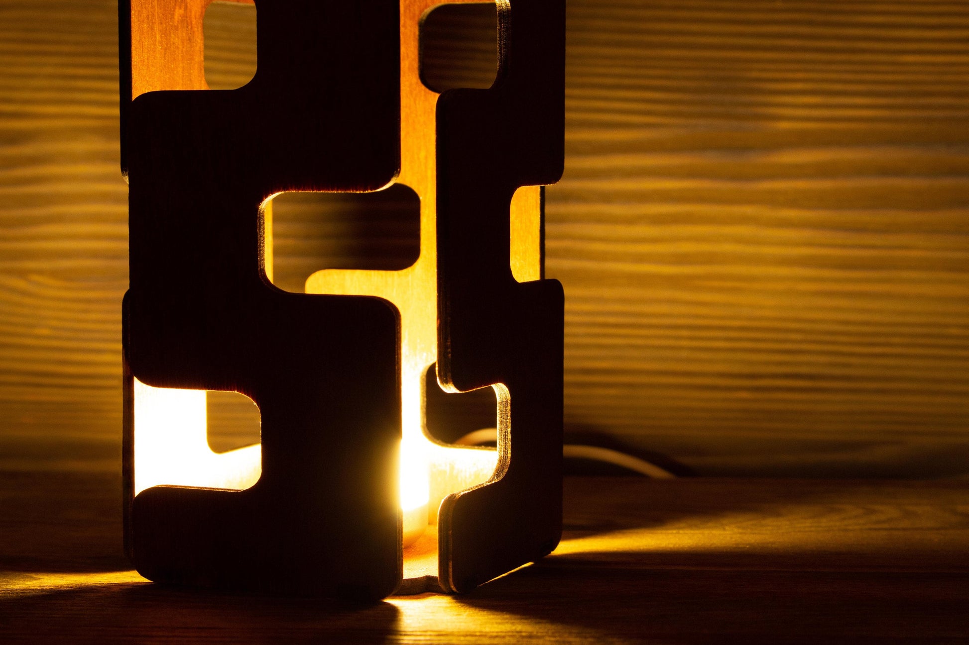 Twisted Linear Shape Lamp | Mayan Style