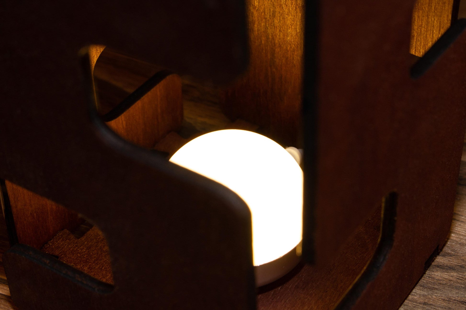 Twisted Linear Shape Lamp | Mayan Style