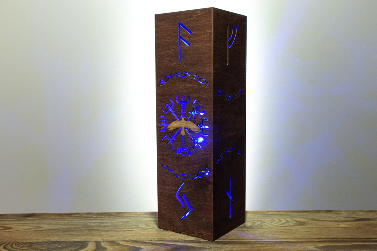 Vegvisir & Raben-Lampe — Nordisches Nachtlicht